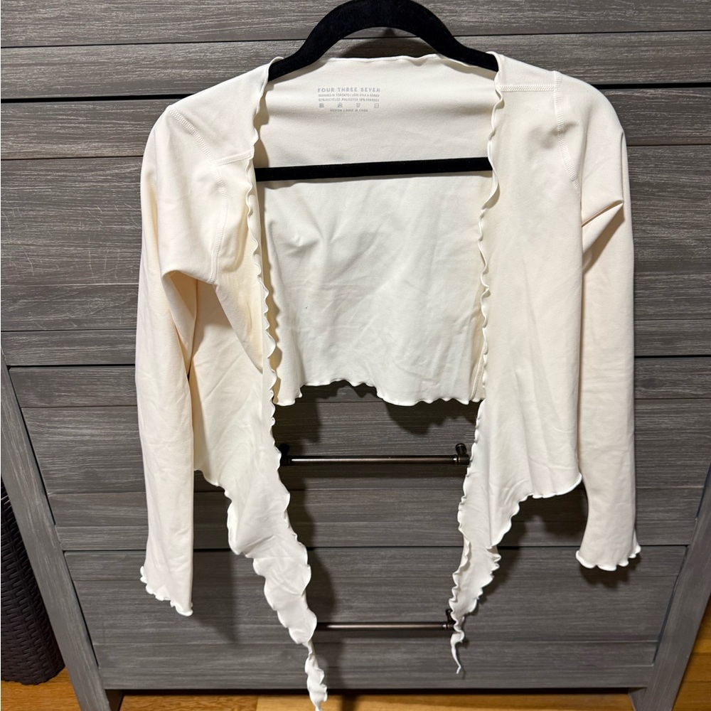 437 wrap to in cream size medium never worn/no tags attached